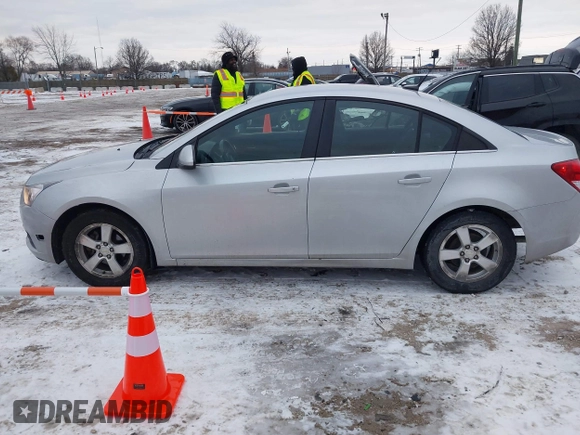 2014 Chevrolet Cruze 1LT z VIN 1G1PC5SB3E7224548, wystawiony jako IAAI lot #41318399 z przebiegiem 185 087 mil mil oraz . Historia ofert i sprzedaży dostępna na DreamBid. Obrazek 14.