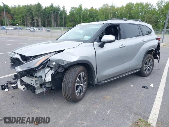 2024 Toyota Highlander LE with VIN 5TDKDRBH6RS532755, listed as a IAAI auction lot 42368462 with 8,337 mi miles and . Bid and sale history available at DreamBid. Image 2.