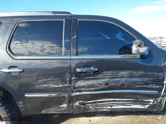 2011 Cadillac Escalade Luxury with VIN 1GYS4BEF5BR216019, listed as a IAAI auction lot 41193238 with NaN miles. Bid and sale history available at carsss.com. Image 13.