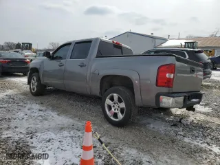 2007 Chevrolet Silverado 1500 LTZ with VIN 2GCEK13M571659095, listed as a Copart auction lot 45186225 with 200,744 mi miles and Salvage Title. Bid and sale history available at carsss.com. Image 2.