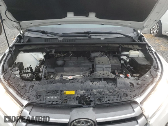 2018 Toyota Highlander LE with VIN 5TDZARFH0JS039501, listed as a Copart auction lot 59581135 with 103,389 mi miles and Salvage title. Bid and sale history available at DreamBid. Image 12.