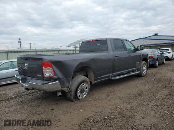 2022 Ram 2500 Big Horn z VIN 3C6UR5JL0NG239202, wystawiony jako Copart lot #53045565 z przebiegiem 64 839 mil mil oraz Szkoda całkowita • Salvage title. Historia ofert i sprzedaży dostępna na DreamBid. Obrazek 3.