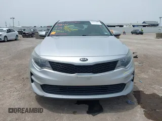2017 Kia Optima LX z VIN 5XXGT4L34HG124656, wystawiony jako IAAI lot #42247907 z przebiegiem 93 333 mil mil oraz . Historia ofert i sprzedaży dostępna na DreamBid. Obrazek 12.