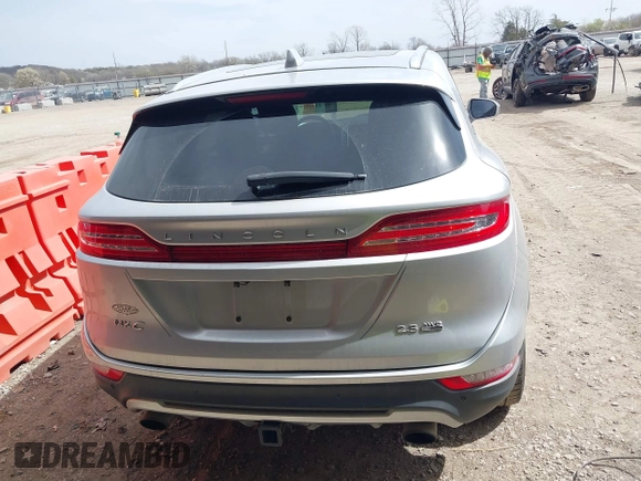 2015 Lincoln MKC with VIN 5LMTJ2AH8FUJ23341, listed as a IAAI auction lot 41828159 with 103,562 mi miles. Bid and sale history available at carsss.com. Image 17.