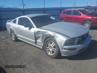2006 Ford Mustang GT Deluxe with VIN 1ZVFT82H965232561, listed as a IAAI auction lot 41790551 with 222,967 mi miles and . Bid and sale history available at carsss.com. Image 1.