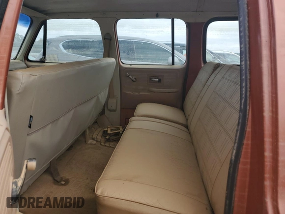 1977 Chevrolet Suburban z VIN CCL167F144344, wystawiony jako Copart lot #78394504 z przebiegiem 73 322 mil mil oraz Szkoda całkowita • Salvage title. Historia ofert i sprzedaży dostępna na DreamBid. Obrazek 11.
