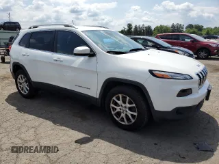 2016 Jeep Cherokee Latitude with VIN 1C4PJMCB2GW375170, listed as a Copart auction lot 66124075 with 104,929 mi miles and Clean title. Bid and sale history available at DreamBid. Image 4.