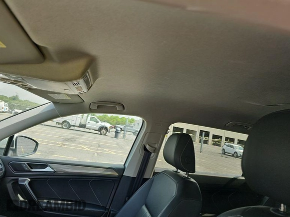 2024 Volkswagen Tiguan SE with VIN 3VV3B7AX5RM086820, listed as a IAAI auction lot 42751180 with 30,839 mi miles and . Bid and sale history available at DreamBid. Image 19.