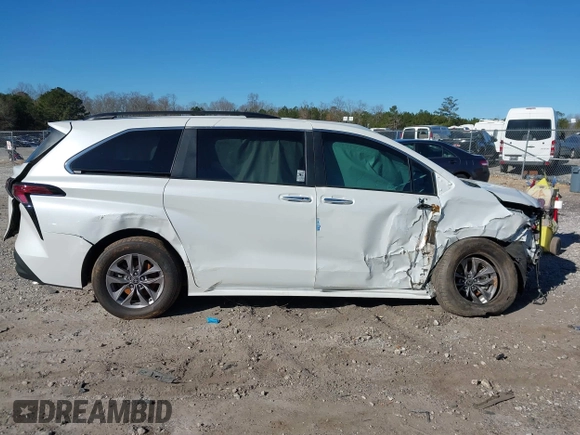 2022 Toyota Sienna XLE with VIN 5TDYRKEC1NS136293, listed as a IAAI auction lot 41694404 with 155,772 mi miles. Bid and sale history available at carsss.com. Image 13.