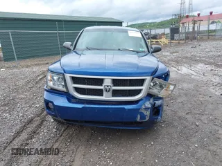 2010 Dodge Dakota Bighorn/Lonestar z VIN 1D7CW3GPXAS116883, wystawiony jako IAAI lot #42329654 z przebiegiem 90 057 mil mil oraz . Historia ofert i sprzedaży dostępna na DreamBid. Obrazek 12.