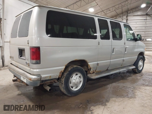 2007 Ford Econoline Passenger XL with VIN 1FBNE31L67DA26594, listed as a IAAI auction lot 41753476 with 154,709 mi miles. Bid and sale history available at carsss.com. Image 4.