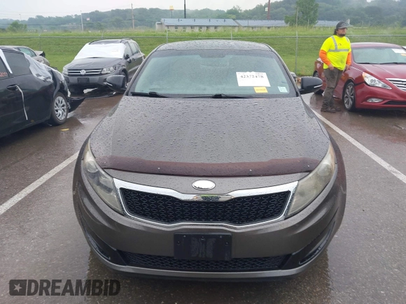 2013 Kia Optima EX z VIN 5XXGN4A79DG181719, wystawiony jako IAAI lot #42372478 z przebiegiem 166 410 mil mil oraz . Historia ofert i sprzedaży dostępna na DreamBid. Obrazek 12.
