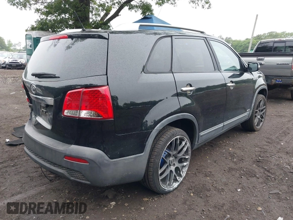 2012 Kia Sorento LX z VIN 5XYKTDA20CG218154, wystawiony jako IAAI lot #42428383 z przebiegiem 126 889 mil mil oraz . Historia ofert i sprzedaży dostępna na DreamBid. Obrazek 4.