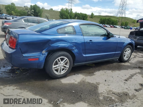 2007 Ford Mustang Deluxe z VIN 1ZVFT80NX75255793, wystawiony jako Copart lot #58993805 z przebiegiem 159 882 mil mil oraz Szkoda całkowita • Salvage title. Historia ofert i sprzedaży dostępna na DreamBid. Obrazek 3.