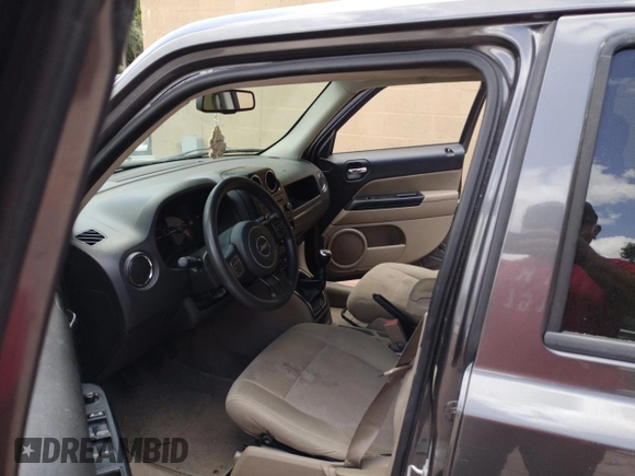 2015 Jeep Patriot Sport with VIN 1C4NJPBB9FD118169, listed as a Copart auction lot 55759395 with 197,648 mi miles and Clean Title. Bid and sale history available at DreamBid. Image 5.