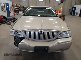 2005 Lincoln Town Car Signature z VIN 1LNHM81W55Y670818, wystawiony jako Copart lot #53279985 z przebiegiem 95 939 mil mil oraz Szkoda całkowita • Salvage title. Historia ofert i sprzedaży dostępna na DreamBid. Obrazek 5.