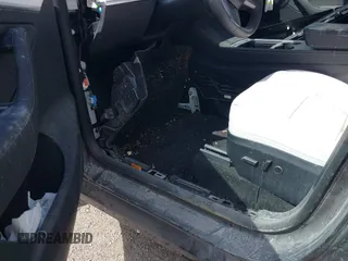 2024 Tesla Model Y Long Range z VIN 7SAYGAEE5RF074699, wystawiony jako IAAI lot #40537868 z przebiegiem Nie podano mil oraz . Historia ofert i sprzedaży dostępna na DreamBid. Obrazek 13.