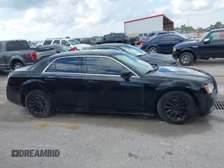 2014 Chrysler 300 z VIN 2C3CCAAG6EH220935, wystawiony jako IAAI lot #42216498 z przebiegiem 153 539 mil mil oraz . Historia ofert i sprzedaży dostępna na DreamBid. Obrazek 13.