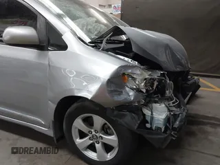 2018 Toyota Sienna LE Auto Access Seat with VIN 5TDKZ3DC3JS913564, listed as a IAAI auction lot 41657326 with 107,166 mi miles and . Bid and sale history available at DreamBid. Image 6.