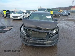 2015 Hyundai Sonata SE z VIN 5NPE24AF5FH184549, wystawiony jako IAAI lot #41132530 z przebiegiem 123 031 mil mil oraz . Historia ofert i sprzedaży dostępna na DreamBid. Obrazek 13.