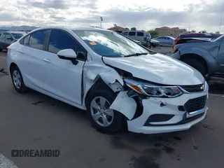 2017 Chevrolet Cruze LS z VIN 1G1BC5SMXH7229696, wystawiony jako IAAI lot #41771078 z przebiegiem 67 910 mil mil oraz . Historia ofert i sprzedaży dostępna na DreamBid. Obrazek 1.