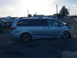 2020 Toyota Sienna XLE with VIN 5TDDZ3DC9LS232501, listed as a IAAI auction lot 41670286 with 93,252 mi miles. Bid and sale history available at carsss.com. Image 14.