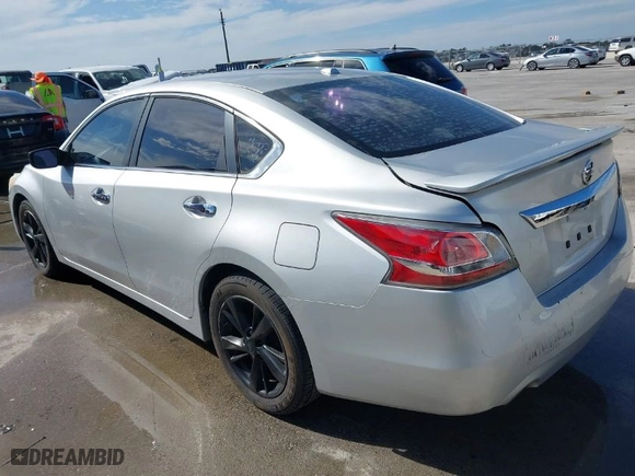 2015 Nissan Altima 2.5 S with VIN 1N4AL3AP0FC285126, listed as a IAAI auction lot 41629561 with 118,613 mi miles. Bid and sale history available at carsss.com. Image 3.