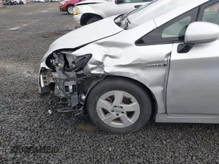 2011 Toyota Prius I z VIN JTDKN3DU6B0321701, wystawiony jako IAAI lot #41631688 z przebiegiem 127 987 mil mil oraz . Historia ofert i sprzedaży dostępna na DreamBid. Obrazek 6.