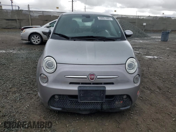 2017 FIAT 500e z VIN 3C3CFFGE7HT525317, wystawiony jako Copart lot #48951485 z przebiegiem Nie podano mil oraz Szkoda całkowita • Salvage title. Historia ofert i sprzedaży dostępna na DreamBid. Obrazek 5.