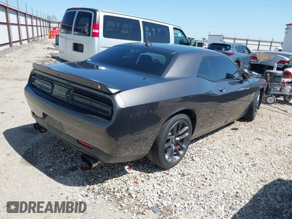 2020 Dodge Challenger R/T Scat Pack z VIN 2C3CDZFJ4LH230781, wystawiony jako IAAI lot #41990428 z przebiegiem 55 315 mil mil oraz . Historia ofert i sprzedaży dostępna na DreamBid. Obrazek 4.