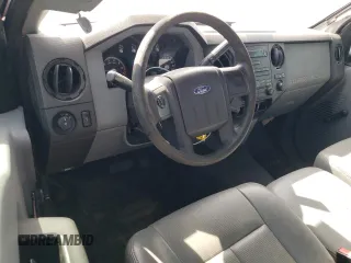 2012 Ford F-250 XL z VIN 1FDBF2A63CEA75803, wystawiony jako Copart lot #48637445 z przebiegiem 118 144 mil mil oraz Szkoda całkowita • Salvage title. Historia ofert i sprzedaży dostępna na DreamBid. Obrazek 8.