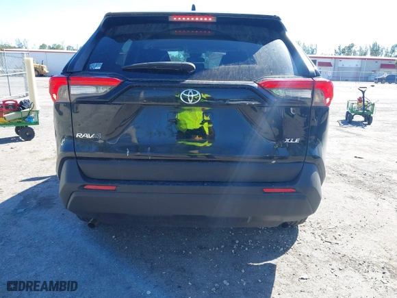 2022 Toyota RAV4 XLE with VIN 2T3W1RFV5NC180241, listed as a IAAI auction lot 41774074 with 63,902 mi miles. Bid and sale history available at carsss.com. Image 17.
