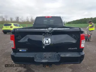 2019 Ram 2500 Big Horn with VIN 3C6UR5JL0KG700152, listed as a IAAI auction lot 42180625 with 94,282 mi miles. Bid and sale history available at carsss.com. Image 16.