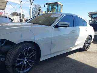 2019 BMW 3 Series 330i xDrive with VIN WBA5R7C54KAJ79701, listed as a IAAI auction lot 41871962 with 70,479 mi miles. Bid and sale history available at carsss.com. Image 15.