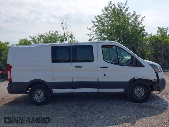 2015 Ford Transit Cargo z VIN 1FTNE1ZM4FKB15801, wystawiony jako IAAI lot #42674219 z przebiegiem 228 634 mil mil oraz . Historia ofert i sprzedaży dostępna na DreamBid. Obrazek 13.