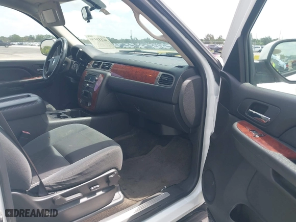 2009 Chevrolet Suburban LT w/2LT with VIN 1GNFC26JX9J108623, listed as a IAAI auction lot 42115456 with 144,370 mi miles. Bid and sale history available at carsss.com. Image 5.