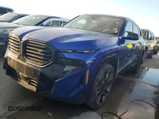 2023 BMW XM z VIN 5YM23CS0XP9S15459, wystawiony jako Copart lot #74934504 z przebiegiem 14 156 mil mil oraz Szkody całkowita. Historia ofert i sprzedaży dostępna na DreamBid. Obrazek 1.