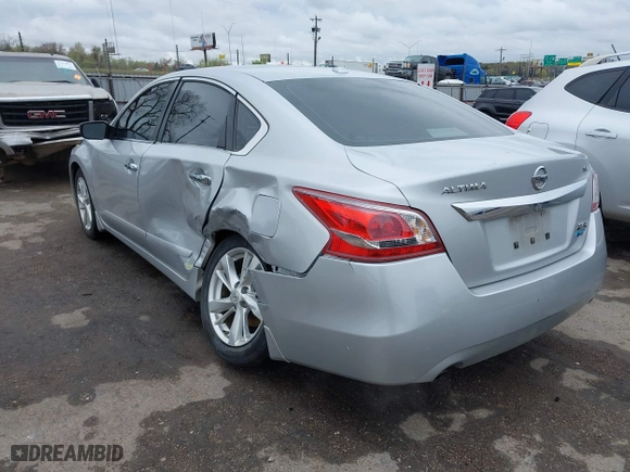 2013 Nissan Altima 2.5 SV with VIN 1N4AL3AP3DC258550, listed as a IAAI auction lot 41955123 with 185,618 mi miles. Bid and sale history available at carsss.com. Image 3.