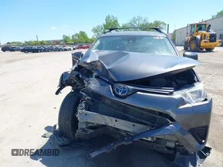 2018 Toyota RAV4 LE с VIN JTMBFREVXJJ745379, выставлен на аукционе IAAI как лот 42269832 с пробегом Не указан миль и . История ставок и продаж доступна на DreamBid. Изображение 12.