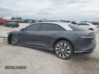 2023 Lucid Air Grand Touring z VIN 50EA1GBA8PA001431, wystawiony jako Copart lot #75683014 z przebiegiem 12 117 mil mil oraz Szkody całkowita. Historia ofert i sprzedaży dostępna na DreamBid. Obrazek 2.