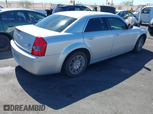 2009 Chrysler 300 LX z VIN 2C3KA43D89H612696, wystawiony jako IAAI lot #42349918 z przebiegiem 146 951 mil mil oraz . Historia ofert i sprzedaży dostępna na DreamBid. Obrazek 4.