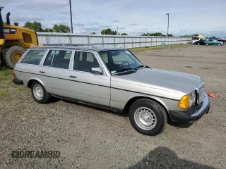 1985 Mercedes-Benz 300 with VIN WDBAB93C5FF030673, listed as a Copart auction lot 52360325 with 171,214 mi miles and Clean Title. Bid and sale history available at DreamBid. Image 4.