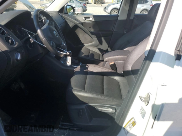 2017 Volkswagen Tiguan S z VIN WVGBV7AX0HK031002, wystawiony jako Copart lot #56384305 z przebiegiem 90 275 mil mil oraz Szkoda całkowita • Salvage title. Historia ofert i sprzedaży dostępna na DreamBid. Obrazek 7.