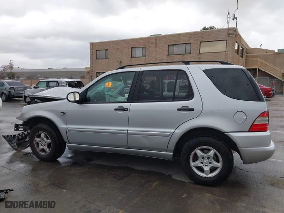 2001 Mercedes-Benz M-Class with VIN 4JGAB54E61A237617, listed as a IAAI auction lot 41788348 with 178,752 mi miles. Bid and sale history available at carsss.com. Image 14.