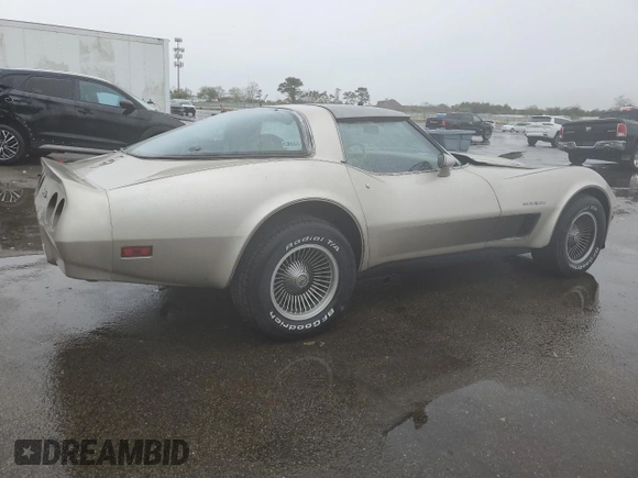 1982 Chevrolet Corvette z VIN 1G1AY0780C5109728, wystawiony jako Copart lot #55628315 z przebiegiem 61 806 mil mil oraz Szkody całkowita. Historia ofert i sprzedaży dostępna na DreamBid. Obrazek 3.