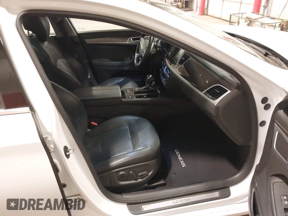 2015 Hyundai Genesis 3.8L with VIN KMHGN4JE5FU090728, listed as a IAAI auction lot 42031915 with 156,755 mi miles. Bid and sale history available at carsss.com. Image 5.