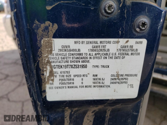 1999 GMC Sierra 1500 SLE z VIN 1GTEK19T7XZ531950, wystawiony jako Copart lot #44424965 z przebiegiem 151 343 mil mil oraz Szkoda całkowita • Salvage title. Historia ofert i sprzedaży dostępna na DreamBid. Obrazek 12.