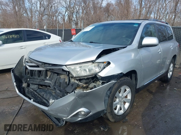 2011 Toyota Highlander z VIN 5TDBK3EH4BS044957, wystawiony jako IAAI lot #41696233 z przebiegiem 276 287 mil mil oraz . Historia ofert i sprzedaży dostępna na DreamBid. Obrazek 2.