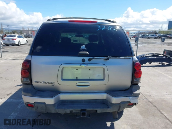 2005 Chevrolet TrailBlazer LT with VIN 1GNDT13S952113282, listed as a IAAI auction lot 41802492 with 172,253 mi miles and . Bid and sale history available at DreamBid. Image 16.