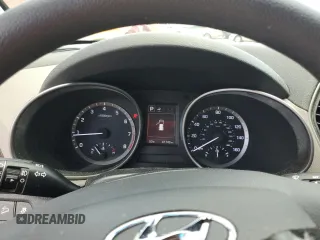 2018 Hyundai Santa Fe 2.4L z VIN 5XYZU3LB2JG519430, wystawiony jako Copart lot #61460755 z przebiegiem 41 746 mil mil oraz Nie do naprawy • Non repairable. Historia ofert i sprzedaży dostępna na DreamBid. Obrazek 9.